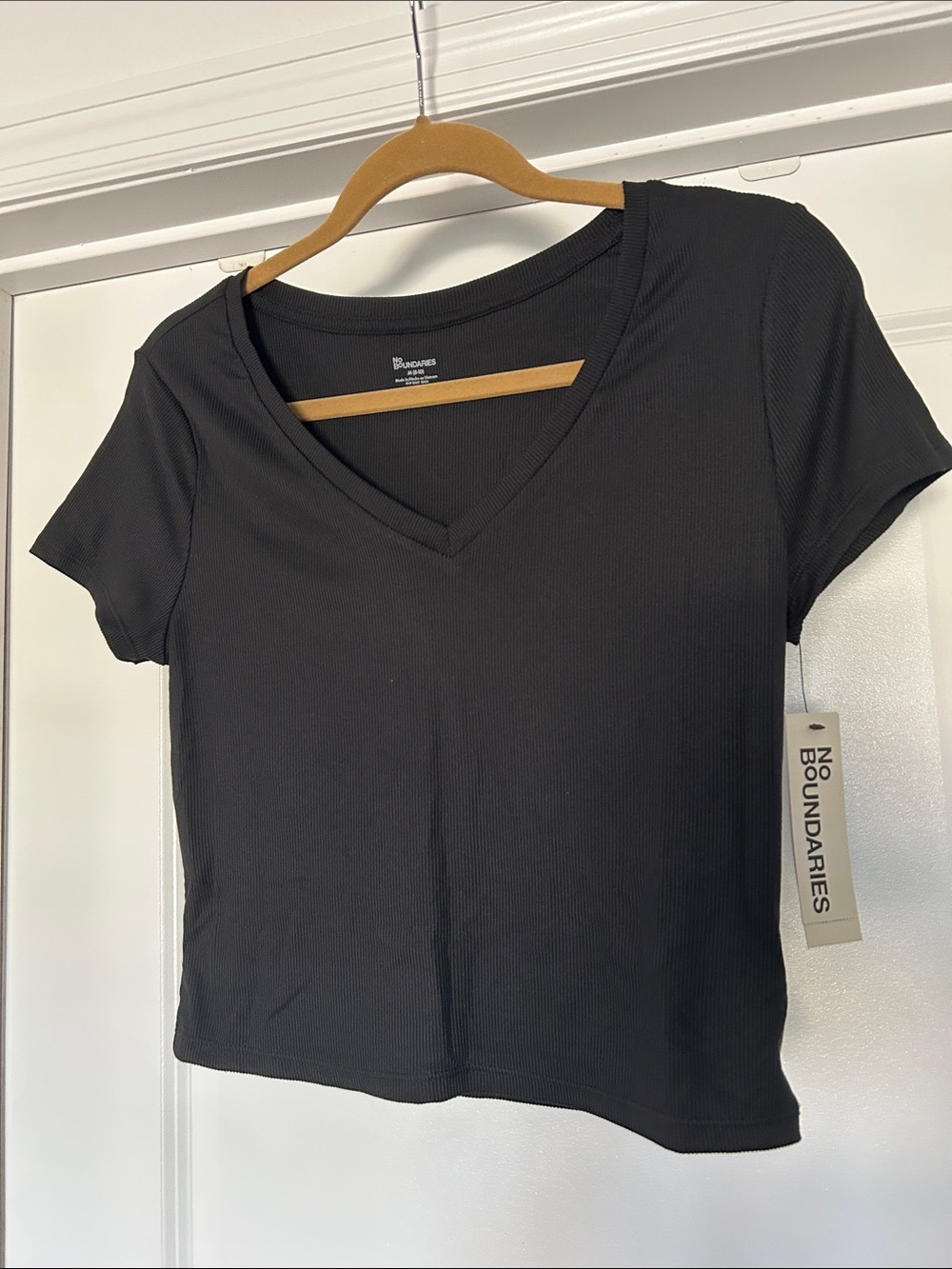 No Boundaries Black V-Neck Short Sleeve Ribbed Top